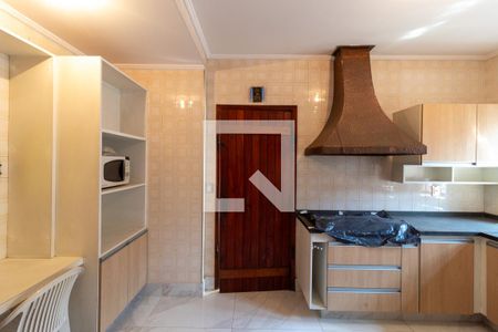 Casa para alugar com 570m², 4 quartos e 4 vagas Casa para alugar com 570m², 4 quartos e 4 vagasCozinha 1