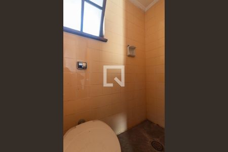 Casa para alugar com 570m², 4 quartos e 4 vagas Casa para alugar com 570m², 4 quartos e 4 vagasBanheiro de Serviço 1