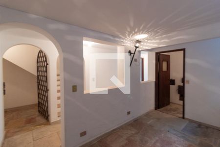 Casa para alugar com 570m², 4 quartos e 4 vagas Casa para alugar com 570m², 4 quartos e 4 vagasHall de Distribuição