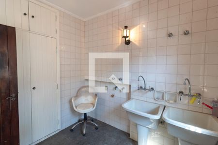 Casa para alugar com 570m², 4 quartos e 4 vagas Casa para alugar com 570m², 4 quartos e 4 vagasÁrea de Serviço