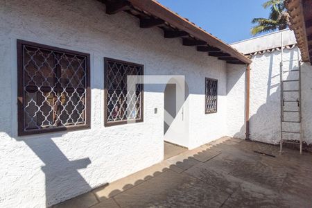 Casa para alugar com 570m², 4 quartos e 4 vagas Casa para alugar com 570m², 4 quartos e 4 vagasQuintal
