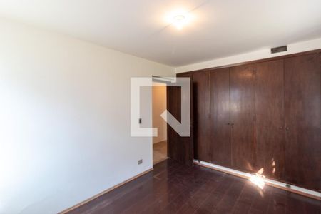 Casa para alugar com 570m², 4 quartos e 4 vagas Casa para alugar com 570m², 4 quartos e 4 vagasQuarto de Serviço 3