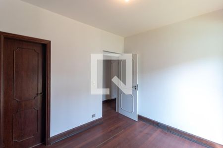 Casa para alugar com 570m², 4 quartos e 4 vagas Casa para alugar com 570m², 4 quartos e 4 vagasQuarto 2