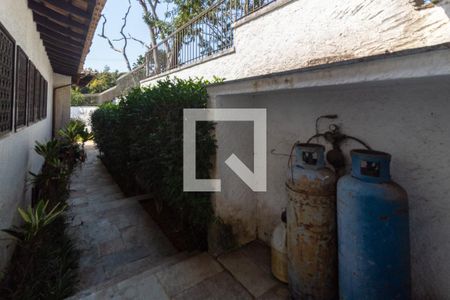 Casa para alugar com 570m², 4 quartos e 4 vagas Casa para alugar com 570m², 4 quartos e 4 vagasCorredor Lateral