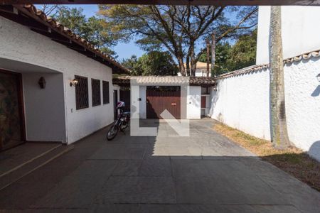 Casa para alugar com 570m², 4 quartos e 4 vagas Casa para alugar com 570m², 4 quartos e 4 vagasGaragem