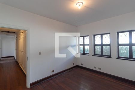 Casa para alugar com 570m², 4 quartos e 4 vagas Casa para alugar com 570m², 4 quartos e 4 vagasQuarto 4