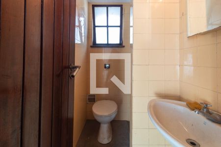 Casa para alugar com 570m², 4 quartos e 4 vagas Casa para alugar com 570m², 4 quartos e 4 vagasBanheiro de Serviço 1