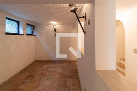 Casa para alugar com 570m², 4 quartos e 4 vagas Casa para alugar com 570m², 4 quartos e 4 vagasHall de Distribuição