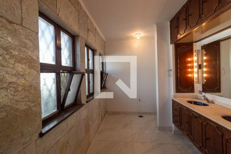 Casa para alugar com 570m², 4 quartos e 4 vagas Casa para alugar com 570m², 4 quartos e 4 vagasBanheiro da Suíte 3