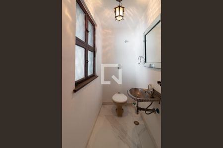 Casa para alugar com 570m², 4 quartos e 4 vagas Casa para alugar com 570m², 4 quartos e 4 vagasLavabo