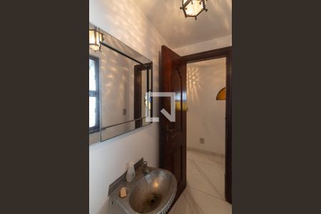 Casa para alugar com 570m², 4 quartos e 4 vagas Casa para alugar com 570m², 4 quartos e 4 vagasLavabo