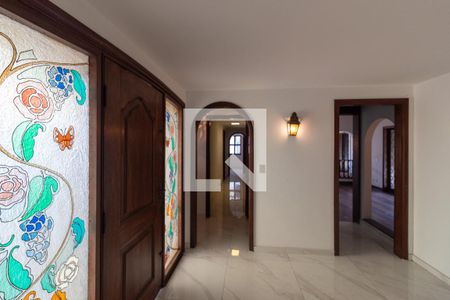 Casa para alugar com 570m², 4 quartos e 4 vagas Casa para alugar com 570m², 4 quartos e 4 vagasHall de Entrada