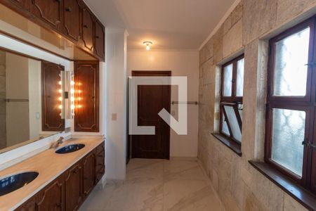 Casa para alugar com 570m², 4 quartos e 4 vagas Casa para alugar com 570m², 4 quartos e 4 vagasBanheiro da Suíte 3