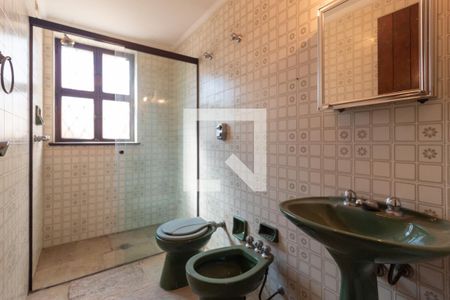 Casa para alugar com 570m², 4 quartos e 4 vagas Casa para alugar com 570m², 4 quartos e 4 vagasBanheiro de Serviço 2