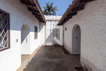 Casa para alugar com 570m², 4 quartos e 4 vagas Casa para alugar com 570m², 4 quartos e 4 vagasQuintal