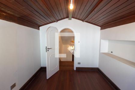 Casa para alugar com 570m², 4 quartos e 4 vagas Casa para alugar com 570m², 4 quartos e 4 vagasQuarto 5