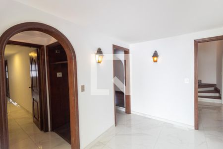 Casa para alugar com 570m², 4 quartos e 4 vagas Casa para alugar com 570m², 4 quartos e 4 vagasHall de Distribuição