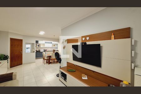 Sala de apartamento para alugar com 3 quartos, 101m² em Guilhermina, Praia Grande