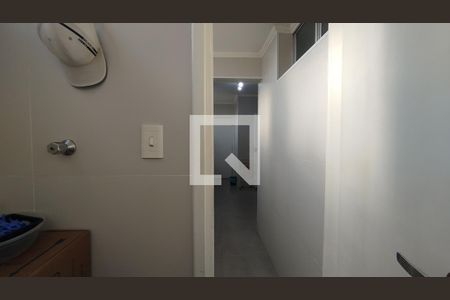 Apartamento à venda com 98m², 2 quartos e 1 vaga Apartamento à venda com 98m², 2 quartos e 1 vagaBanheiro da Área de Serviço