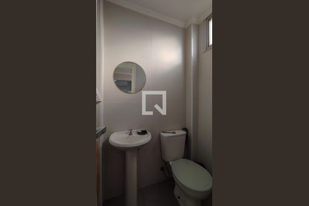 Apartamento à venda com 98m², 2 quartos e 1 vaga Apartamento à venda com 98m², 2 quartos e 1 vagaBanheiro da Área de Serviço