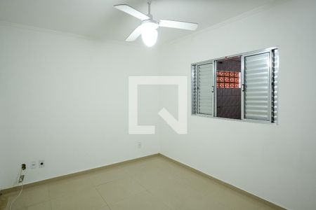 Quarto 1 de casa para alugar com 3 quartos, 100m² em Vila Brasilina, São Paulo