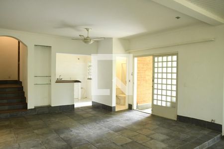 Sala de casa de condomínio para alugar com 3 quartos, 120m² em Paisagem Renoir, Cotia