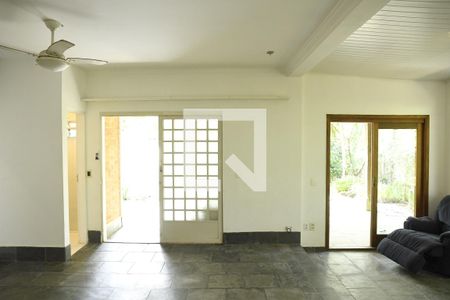 Sala de casa de condomínio para alugar com 3 quartos, 120m² em Paisagem Renoir, Cotia