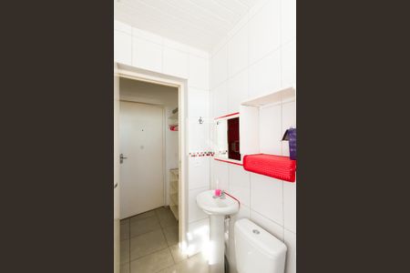 Banheiro de kitnet/studio para alugar com 1 quarto, 22m² em Cajuru, Curitiba