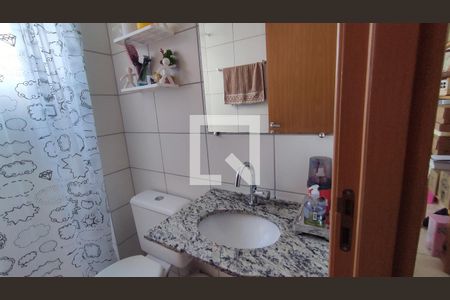 Banheiro de apartamento à venda com 2 quartos, 51m² em Chacaras Reunidas Santa Terezinha, Contagem