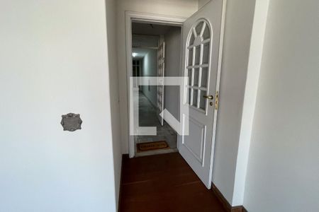 Corredor de apartamento para alugar com 3 quartos, 103m² em Jardim Vinte E Cinco de Agosto, Duque de Caxias