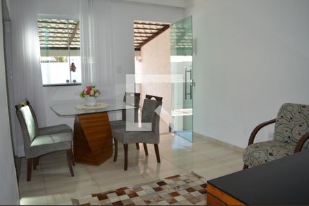 Sala de casa à venda com 3 quartos, 224m² em Sapucaias III, Contagem