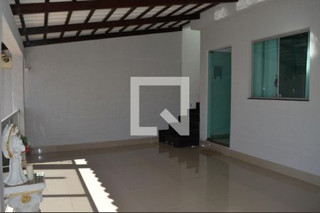 Varanda de casa à venda com 3 quartos, 224m² em Sapucaias III, Contagem