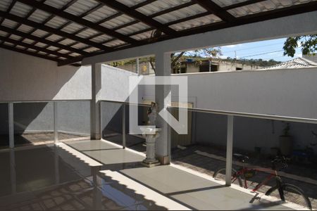 Varanda de casa à venda com 3 quartos, 224m² em Sapucaias III, Contagem