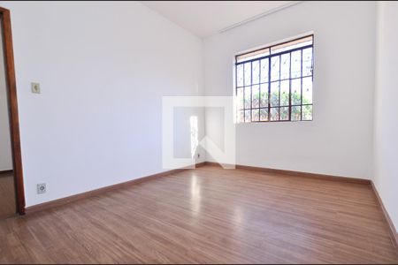 Quarto1 de casa à venda com 7 quartos, 200m² em Concórdia, Belo Horizonte