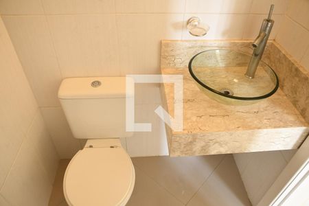 Lavabo de casa de condomínio para alugar com 4 quartos, 300m² em Cemucam, Cotia