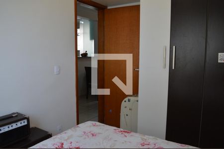 Quarto 1 de apartamento à venda com 2 quartos, 45m² em Cabral, Contagem