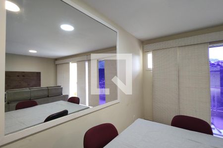 Sala de casa de condomínio para alugar com 4 quartos, 250m² em Anil, Rio de Janeiro