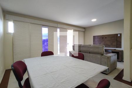 Sala de casa de condomínio para alugar com 4 quartos, 250m² em Anil, Rio de Janeiro