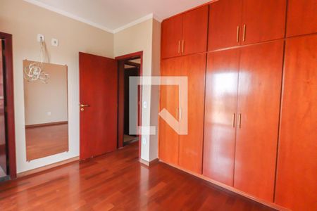 Suíte de casa à venda com 4 quartos, 260m² em Vila Galvão, Jundiaí