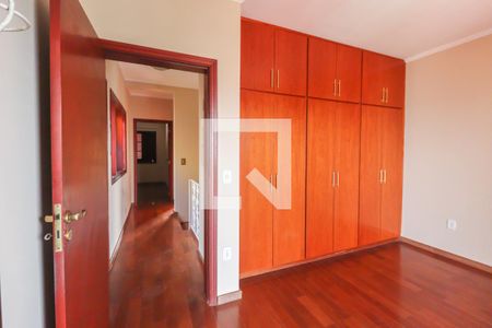 Suíte de casa à venda com 4 quartos, 260m² em Vila Galvão, Jundiaí