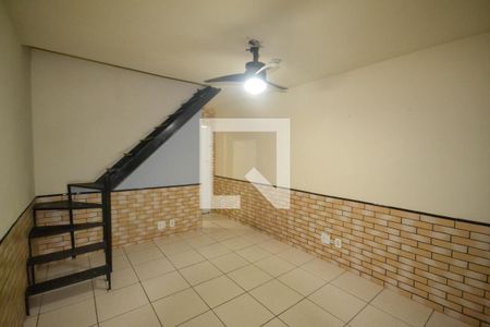 Sala de casa para alugar com 2 quartos, 60m² em Ouro Verde, Nova Iguaçu