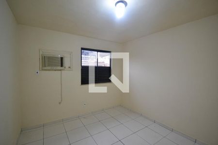 Quarto 1 de casa para alugar com 2 quartos, 60m² em Ouro Verde, Nova Iguaçu