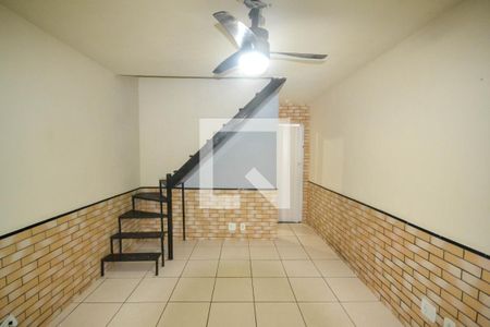 Sala de casa para alugar com 2 quartos, 60m² em Ouro Verde, Nova Iguaçu