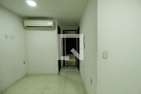 Sala - Corredor de apartamento para alugar com 2 quartos, 60m² em Anil, Rio de Janeiro