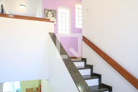 Escada de casa à venda com 4 quartos, 409m² em Palmares, Belo Horizonte