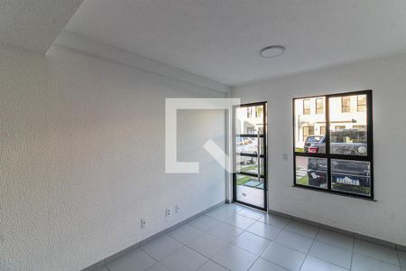 Sala de casa de condomínio para alugar com 2 quartos, 60m² em Vargem Grande, Rio de Janeiro