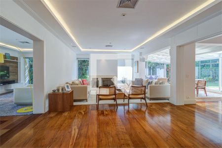 Casa à venda com 4 quartos, 490m² em Santo Amaro, São Paulo