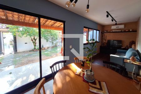 Sala de casa para alugar com 4 quartos, 360m² em Piratininga, Niterói