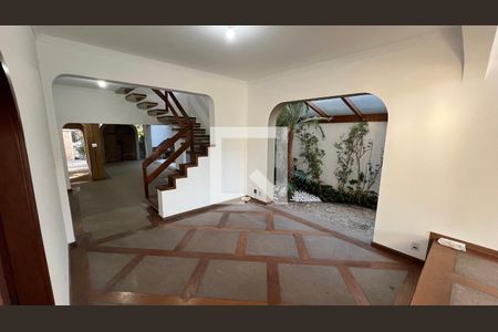 Casa à venda com 929m², 4 quartos e 4 vagas Casa à venda com 929m², 4 quartos e 4 vagasSala