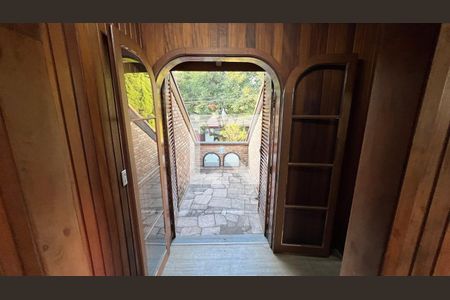 Casa à venda com 929m², 4 quartos e 4 vagas Casa à venda com 929m², 4 quartos e 4 vagasSacada